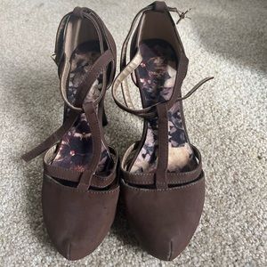 Brown heels brand name Qupid